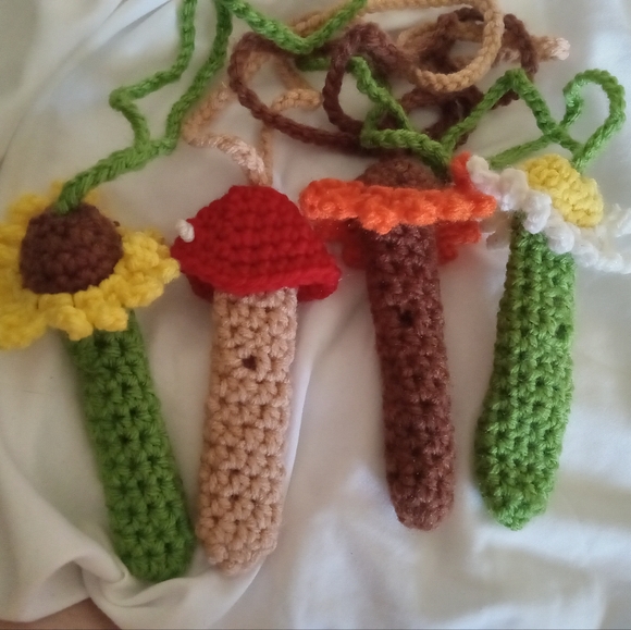 Handcrafted Pen holder crochet lanyard and keychains - Picture 4 of 8